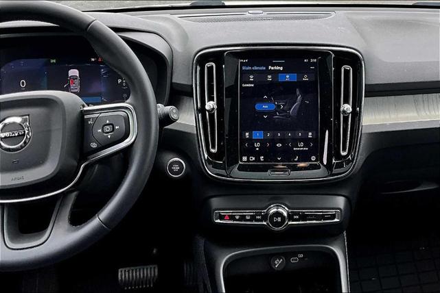 Photo of 2025 Crystal White Pearl Volvo XC40