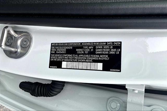 Photo of 2025 Crystal White Pearl Volvo XC40