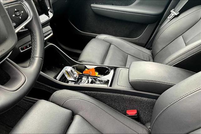 Photo of 2025 Crystal White Pearl Volvo XC40