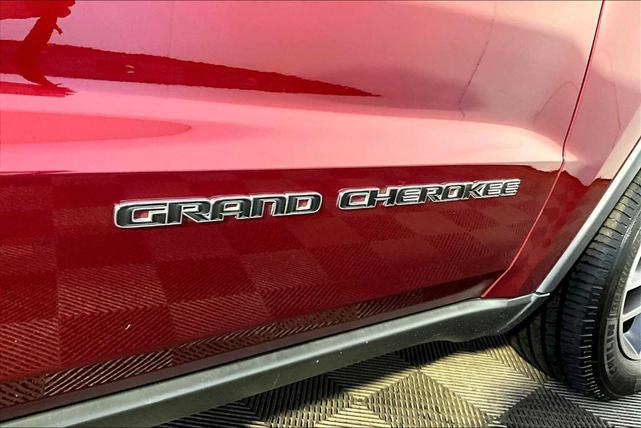 Photo of 2021 Velvet Red Pearlcoat Jeep Grand Cherokee