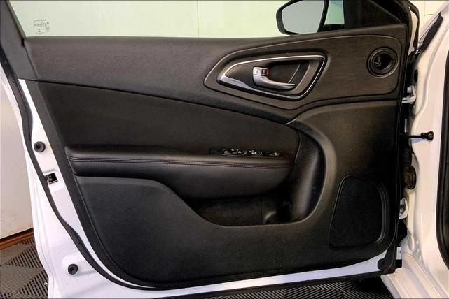 Photo of 2015 Bright White Clearcoat Chrysler 200