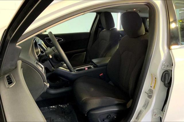 Photo of 2015 Bright White Clearcoat Chrysler 200