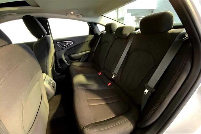 Photo of 2015 Bright White Clearcoat Chrysler 200