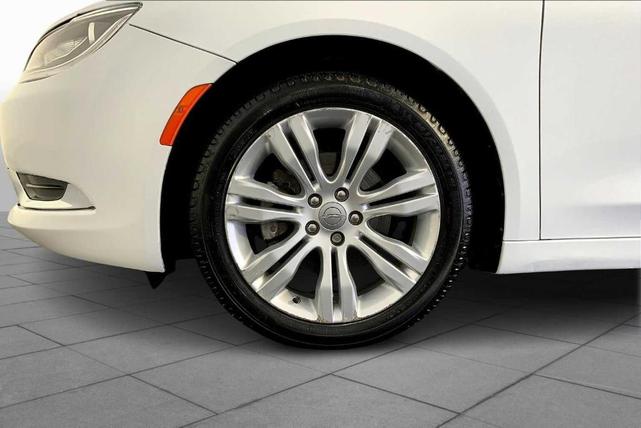 Photo of 2015 Bright White Clearcoat Chrysler 200