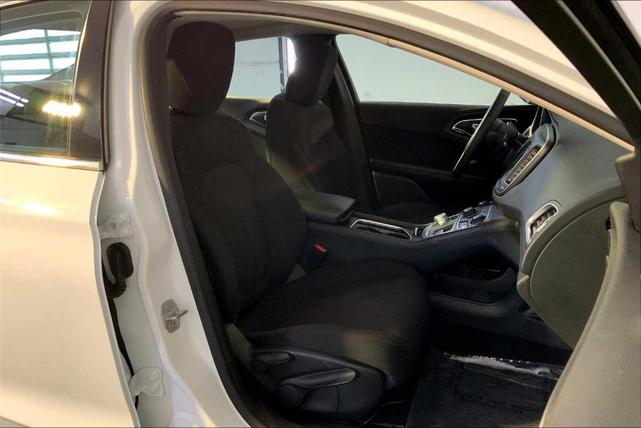 Photo of 2015 Bright White Clearcoat Chrysler 200