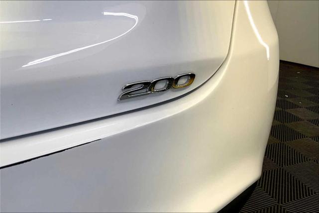 Photo of 2015 Bright White Clearcoat Chrysler 200