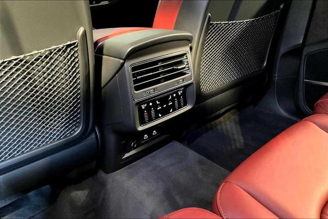 Photo of 2022 Daytona Gray Pearl Effect Audi SQ7