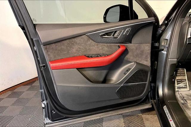 Photo of 2022 Daytona Gray Pearl Effect Audi SQ7