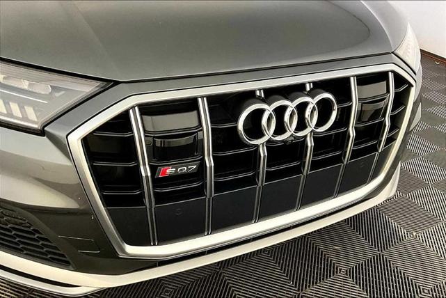 Photo of 2022 Daytona Gray Pearl Effect Audi SQ7