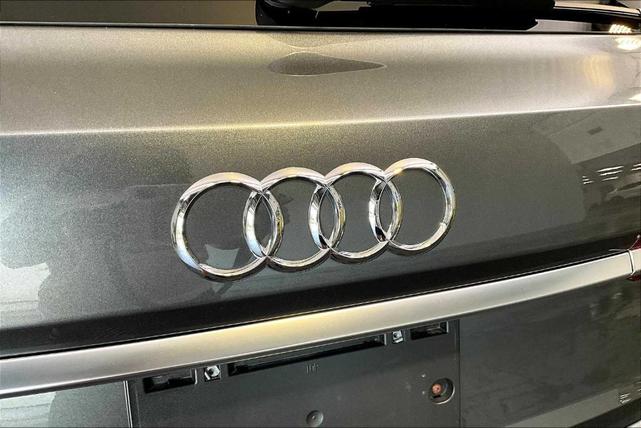 Photo of 2022 Daytona Gray Pearl Effect Audi SQ7