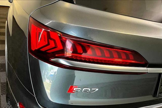Photo of 2022 Daytona Gray Pearl Effect Audi SQ7