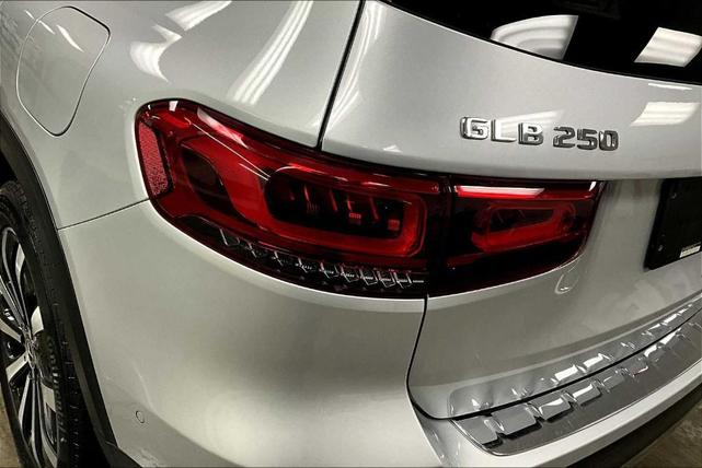 Photo of 2022 Iridium Silver Metallic Mercedes-Benz GLB 250