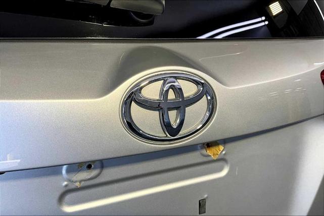 Photo of 2015 Classic Silver Metallic Toyota RAV4