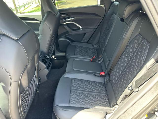 Photo of 2025 TAMBORA GRAY Audi SQ5