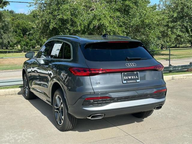 Photo of 2025 Tambora Gray Metallic Audi Q5