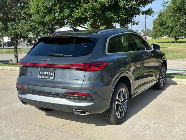 Photo of 2025 Tambora Gray Metallic Audi Q5