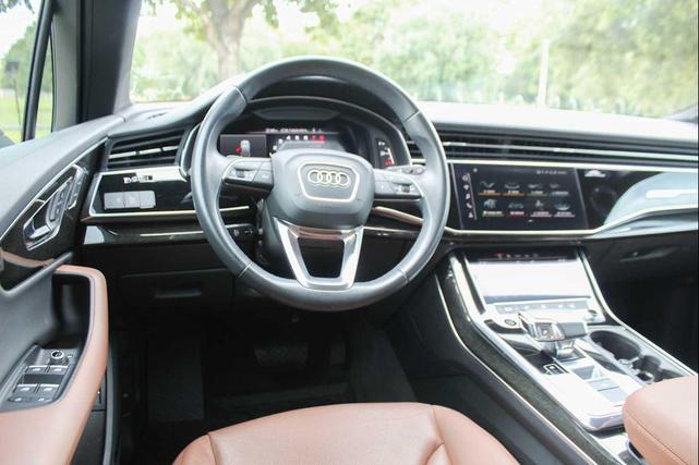 Photo of 2022 Mythos Black Metallic Audi Q7