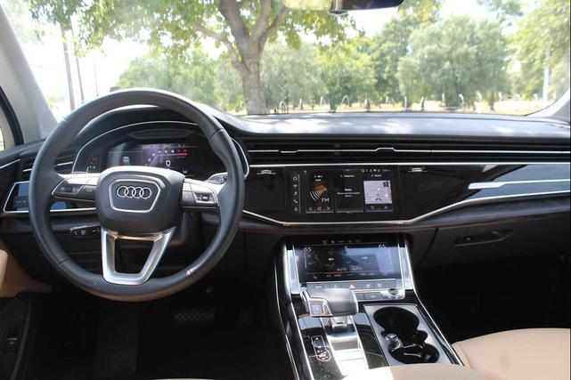 Photo of 2024 Glacier White Metallic Audi Q7