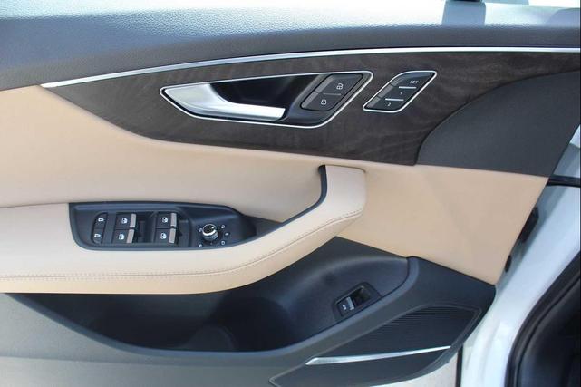 Photo of 2024 Glacier White Metallic Audi Q7