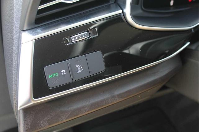 Photo of 2024 Glacier White Metallic Audi Q7