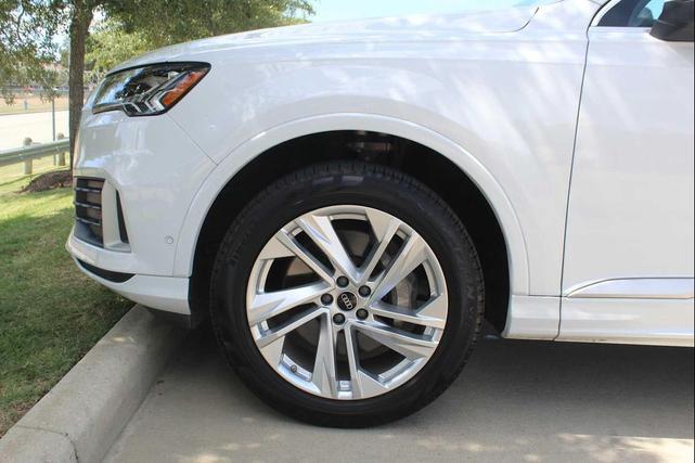 Photo of 2024 Glacier White Metallic Audi Q7