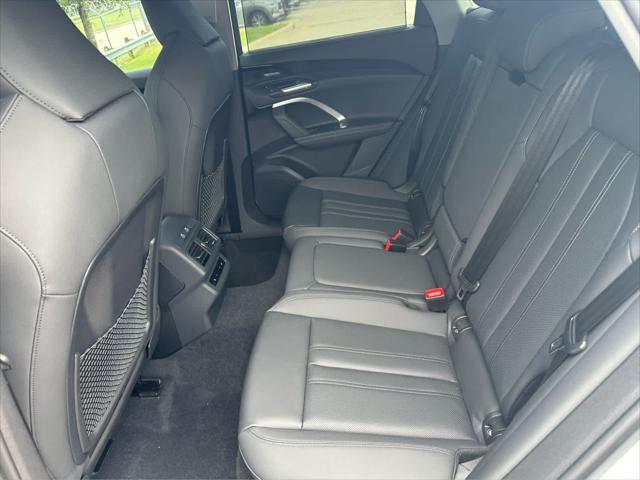 Photo of 2025 GLACIER WHITE Audi Q5