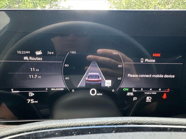 Photo of 2025 GLACIER WHITE Audi Q5