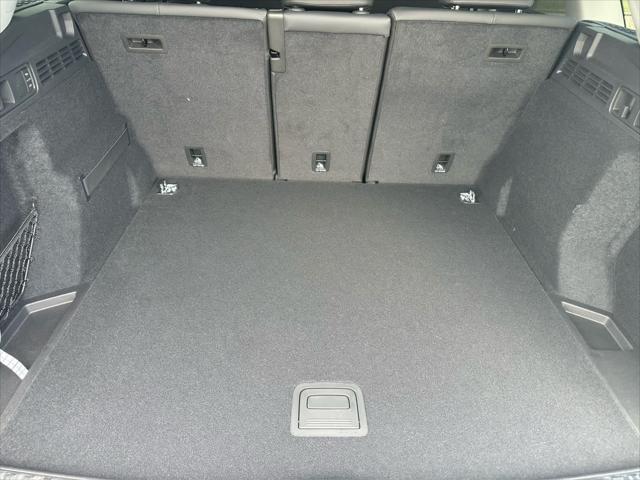Photo of 2025 GLACIER WHITE Audi Q5