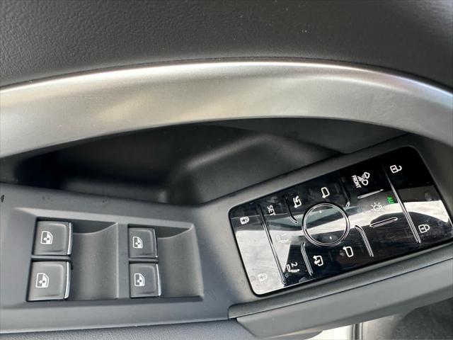 Photo of 2025 GLACIER WHITE Audi Q5