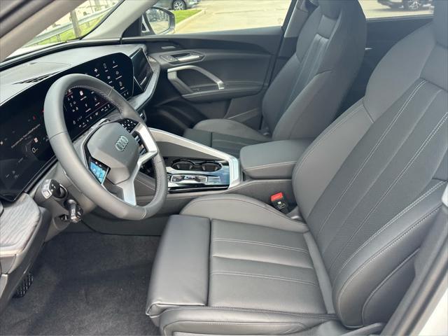 Photo of 2025 GLACIER WHITE Audi Q5