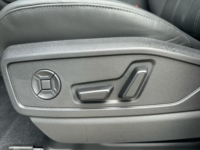 Photo of 2025 GLACIER WHITE Audi Q5
