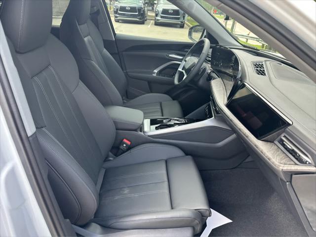 Photo of 2025 GLACIER WHITE Audi Q5