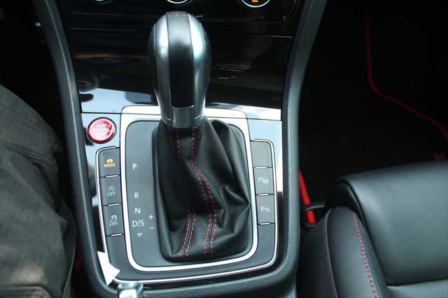 Photo of 2018 Great Falls Green Metallic Volkswagen Golf GTI