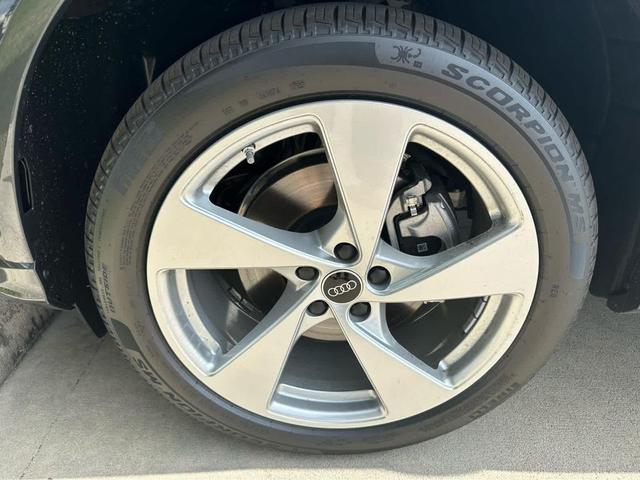 Photo of 2025 TAMBORA GRAY Audi Q5