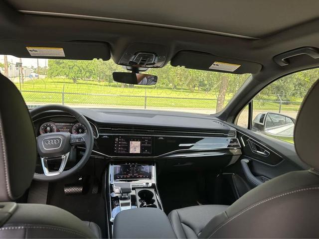 Photo of 2025 GLACIER WHITE Audi Q7