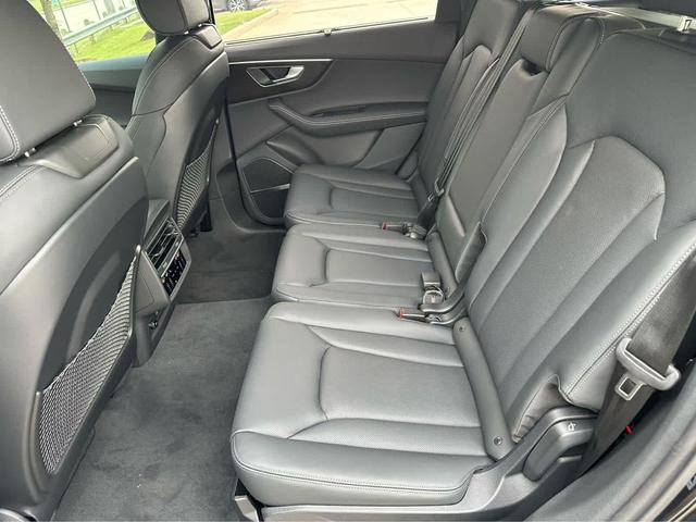 Photo of 2025 0E0E Audi Q7