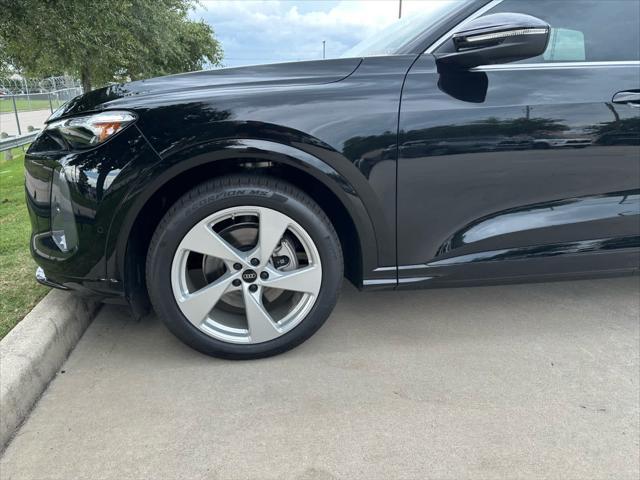 Photo of 2025 MYTHOS BLACK Audi Q5