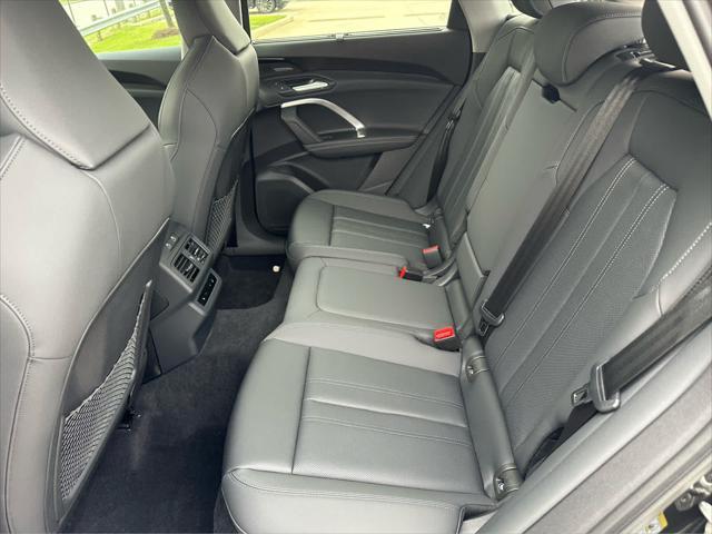 Photo of 2025 MYTHOS BLACK Audi Q5