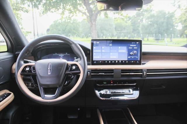 Photo of 2023 Red Carpet Metallic Tinted Clearcoat Lincoln Corsair