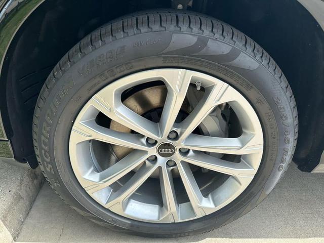 Photo of 2025 MYTHOS BLACK Audi Q7