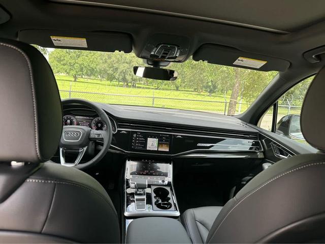 Photo of 2025 MYTHOS BLACK Audi Q7