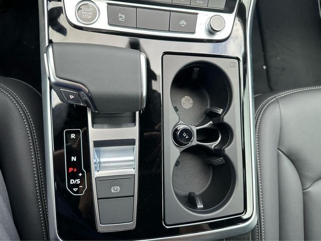 Photo of 2025 MYTHOS BLACK Audi Q7