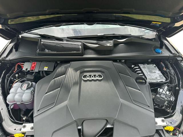 Photo of 2025 MYTHOS BLACK Audi Q7