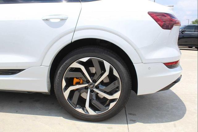 Photo of 2022 Glacier White Metallic Audi e-tron Sportback