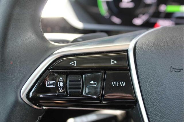 Photo of 2022 Glacier White Metallic Audi e-tron Sportback