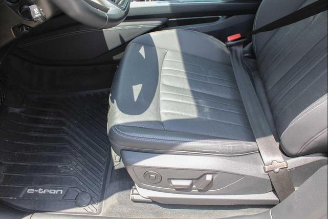 Photo of 2022 Glacier White Metallic Audi e-tron Sportback