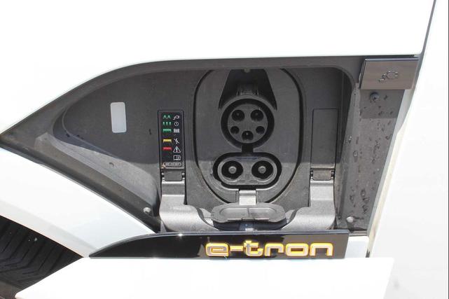 Photo of 2022 Glacier White Metallic Audi e-tron Sportback
