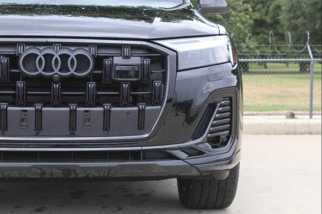 Photo of 2025 Mythos Black Metallic Audi Q7