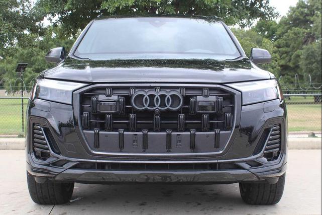 Photo of 2025 Mythos Black Metallic Audi Q7