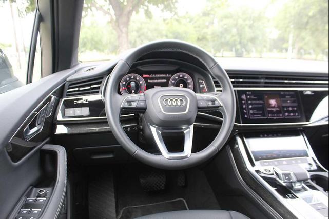 Photo of 2025 Mythos Black Metallic Audi Q7